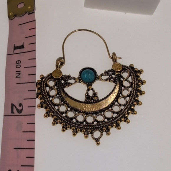 Elegant Gold and Black Earrings Set - Picture 7 of 7